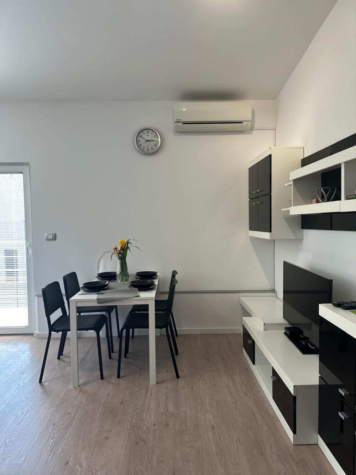 Apartment Stucin Vipava Luaran gambar