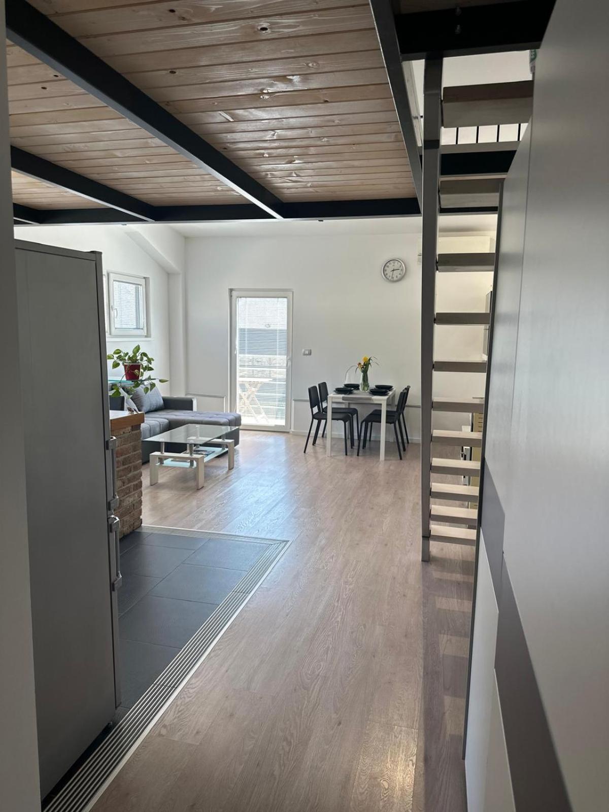 Apartment Stucin Vipava Luaran gambar