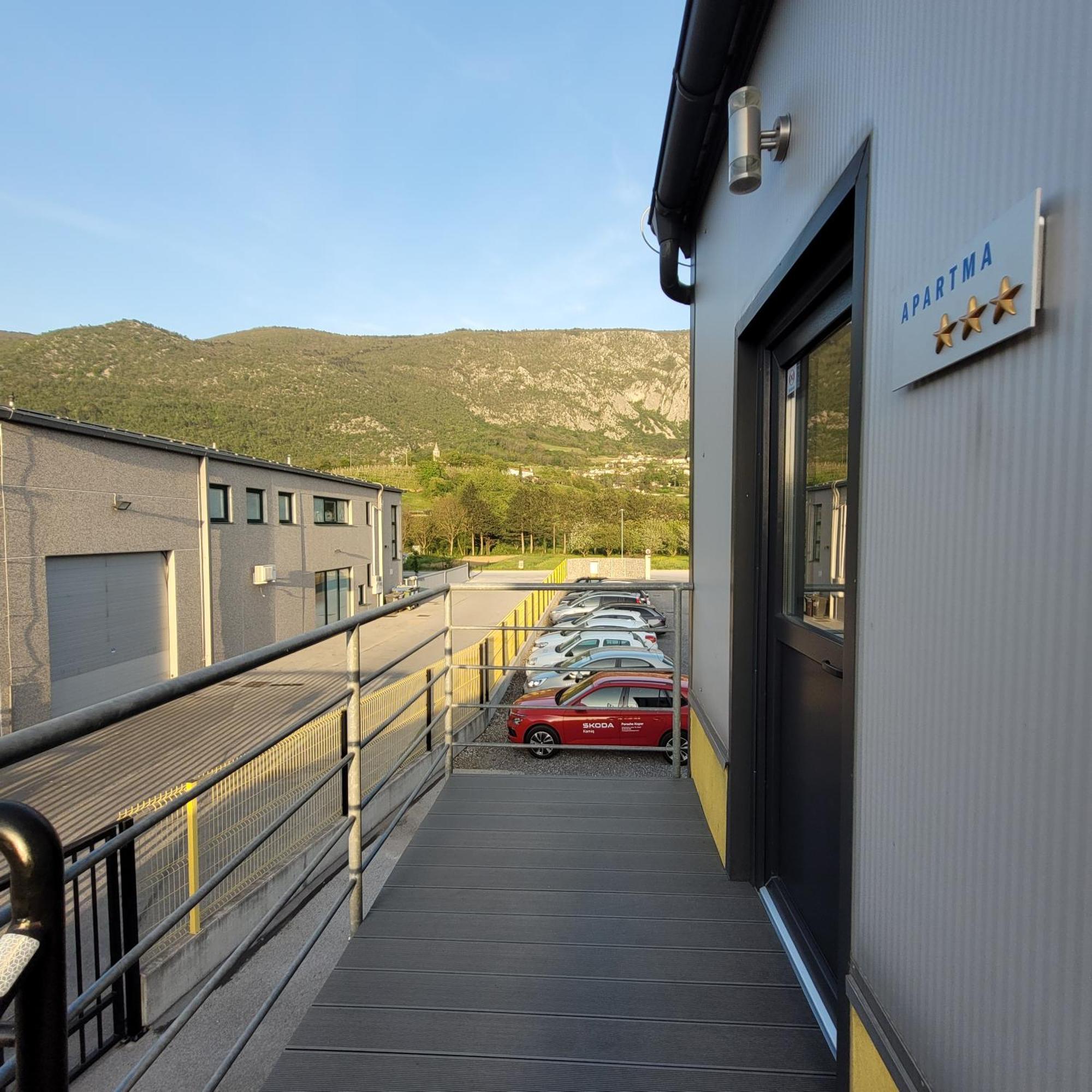 Apartment Stucin Vipava Luaran gambar